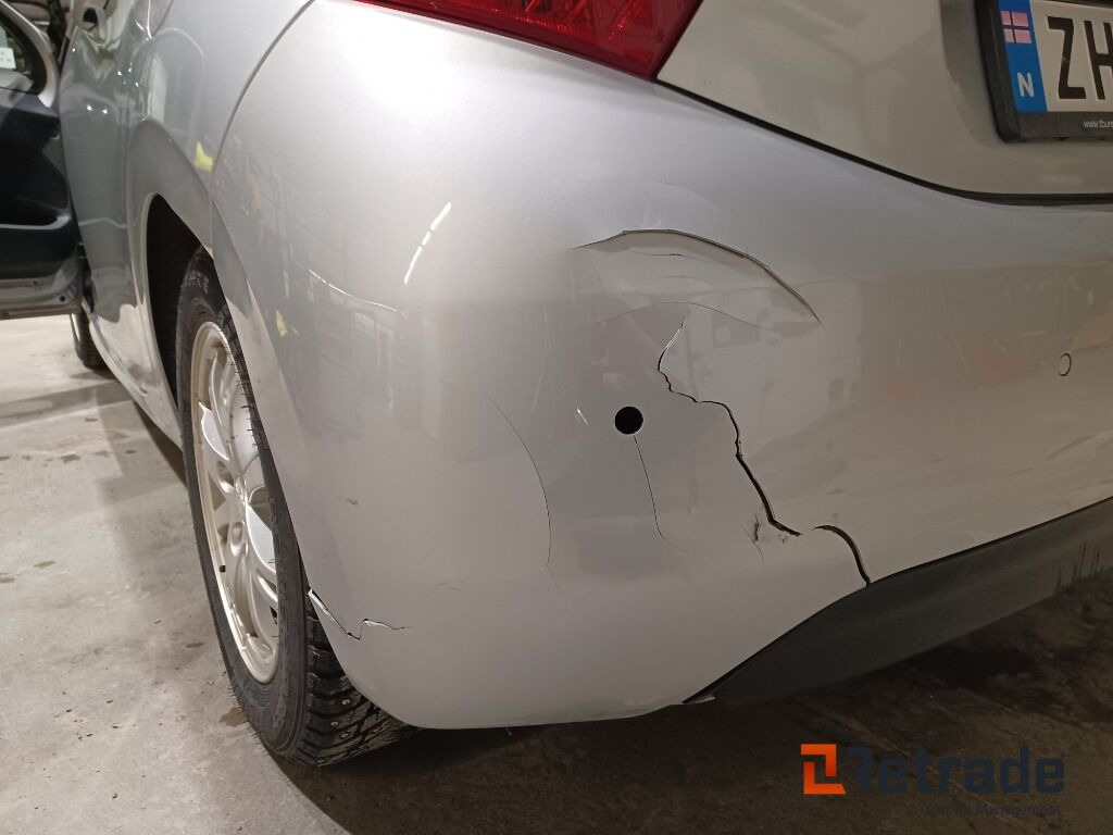 Bil Peugeot 208 Automat - Autovettura: foto 4 Bil Peugeot 208 Automat - Autovettura: foto 4