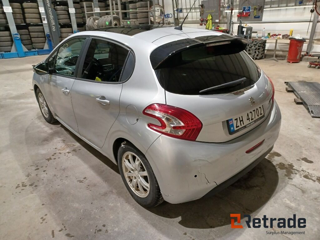 Bil Peugeot 208 Automat - Autovettura: foto 3 Bil Peugeot 208 Automat - Autovettura: foto 3