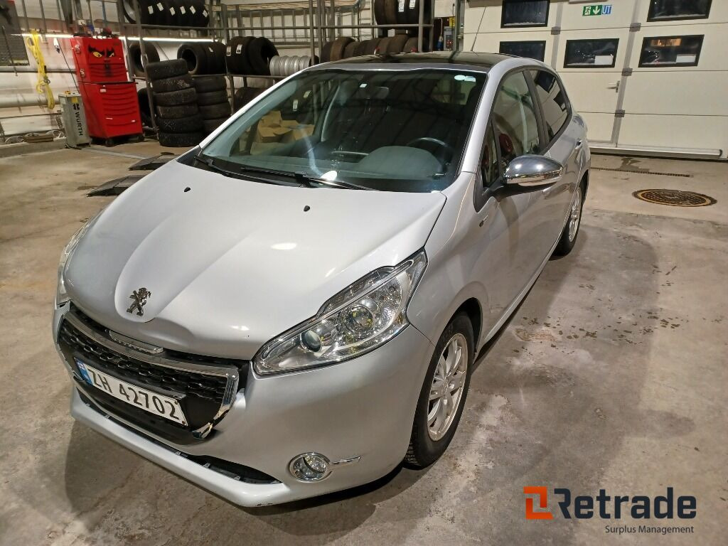 Bil Peugeot 208 Automat - Autovettura: foto 1 Bil Peugeot 208 Automat - Autovettura: foto 1