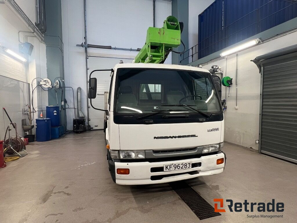Crane truck NISSAN MK822 + Nifty lift V160 - Piattaforma autocarrata: foto 1 Crane truck NISSAN MK822 + Nifty lift V160 - Piattaforma autocarrata: foto 1