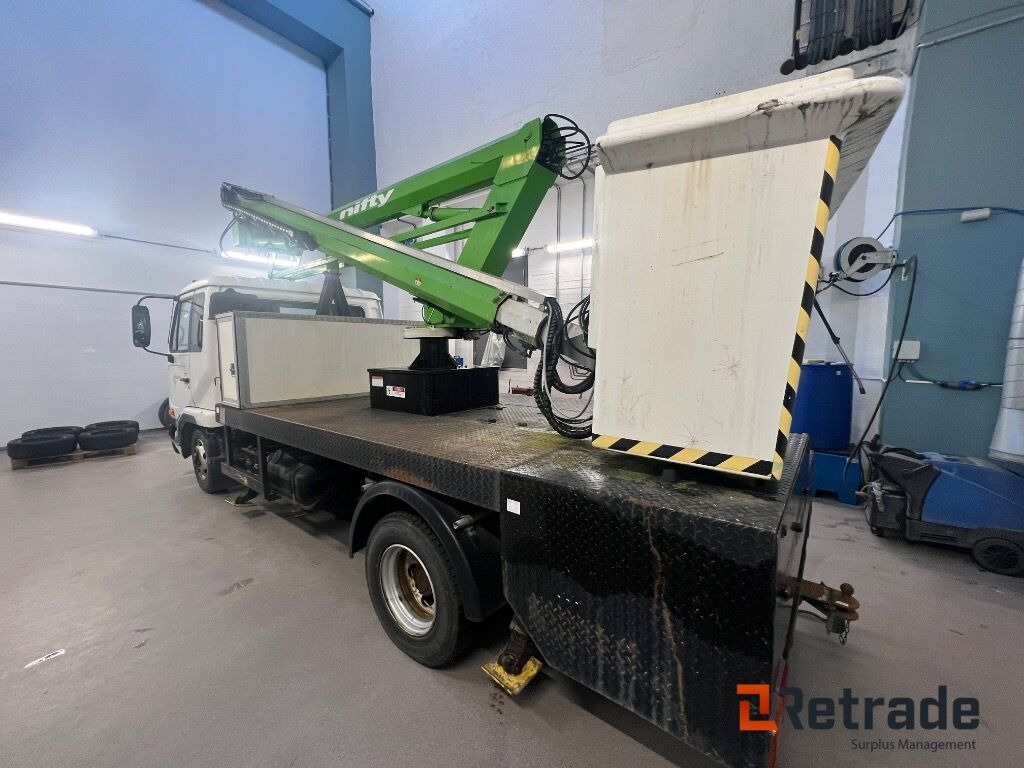 Crane truck NISSAN MK822 + Nifty lift V160 - Piattaforma autocarrata: foto 5 Crane truck NISSAN MK822 + Nifty lift V160 - Piattaforma autocarrata: foto 5