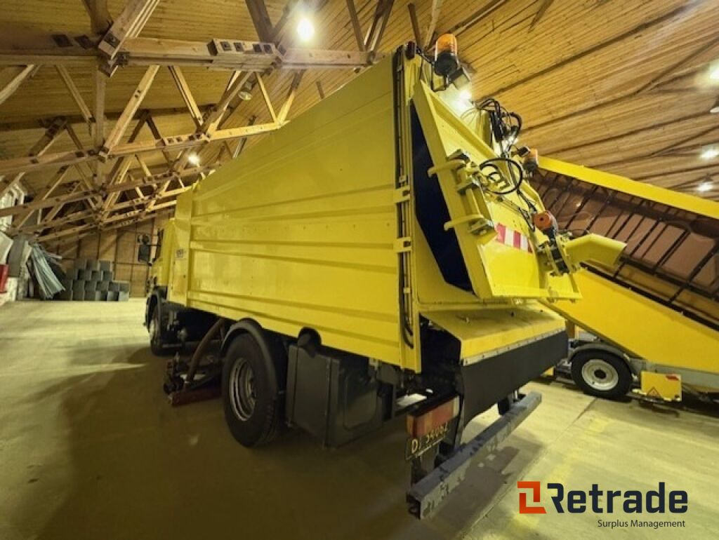 Glykol suger - Scania P310 med Bucher STKF 9500 på bygg! - Camion immondizia: foto 4 Glykol suger - Scania P310 med Bucher STKF 9500 på bygg! - Camion immondizia: foto 4