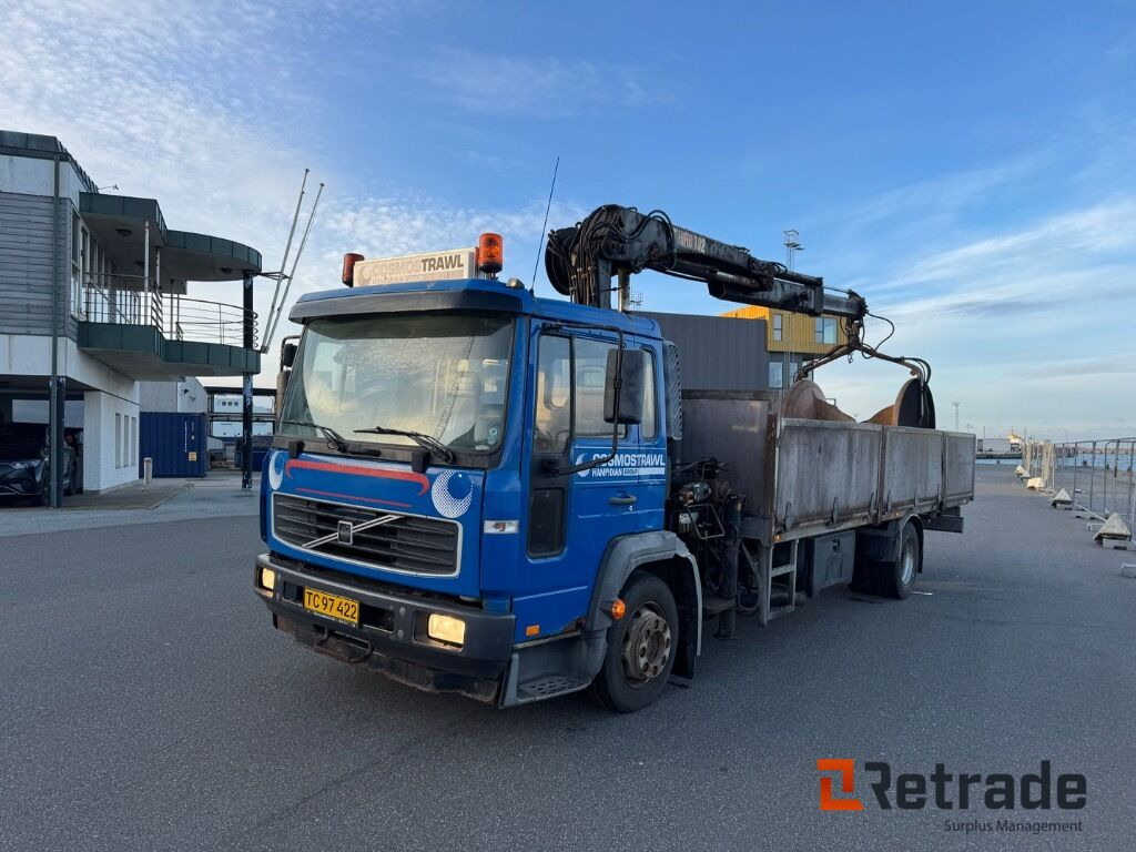 Kranbil VOLVO FL 612 - Autocarro con pianale/ Cassone fisso, Camion con gru: foto 1 Kranbil VOLVO FL 612 - Autocarro con pianale/ Cassone fisso, Camion con gru: foto 1