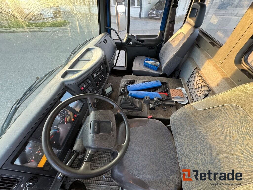 Kranbil VOLVO FL 612 - Autocarro con pianale/ Cassone fisso, Camion con gru: foto 5 Kranbil VOLVO FL 612 - Autocarro con pianale/ Cassone fisso, Camion con gru: foto 5