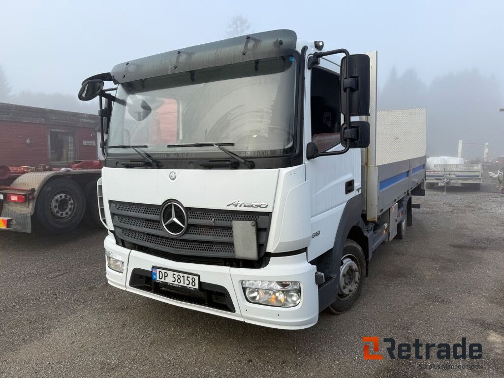 Lastebil Mercedes-Benz Atego EURO 6 Lav kilometer stand med baklem leveres ferdig EU - Autocarro con pianale/ Cassone fisso: foto 1 Lastebil Mercedes-Benz Atego EURO 6 Lav kilometer stand med baklem leveres ferdig EU - Autocarro con pianale/ Cassone fisso: foto 1