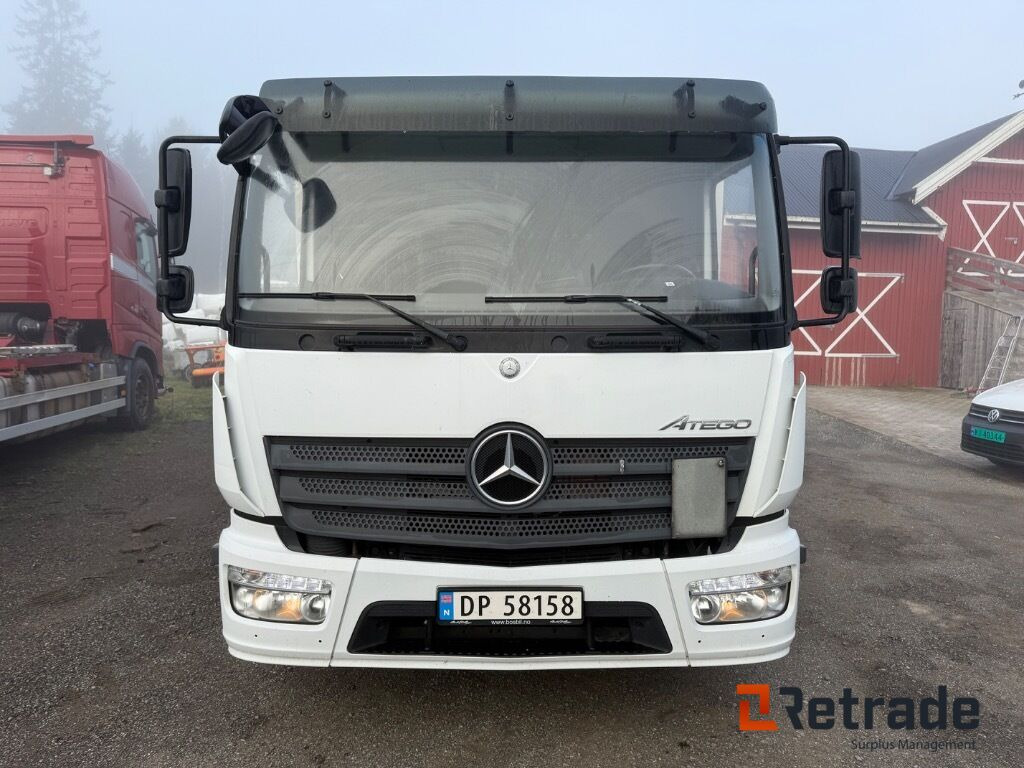 Lastebil Mercedes-Benz Atego EURO 6 Lav kilometer stand med baklem leveres ferdig EU - Autocarro con pianale/ Cassone fisso: foto 2 Lastebil Mercedes-Benz Atego EURO 6 Lav kilometer stand med baklem leveres ferdig EU - Autocarro con pianale/ Cassone fisso: foto 2