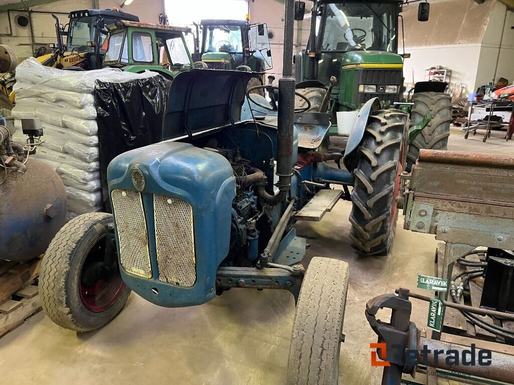 Traktor Ford Dextra Traktor - Macchina agricola: foto 1 Traktor Ford Dextra Traktor - Macchina agricola: foto 1