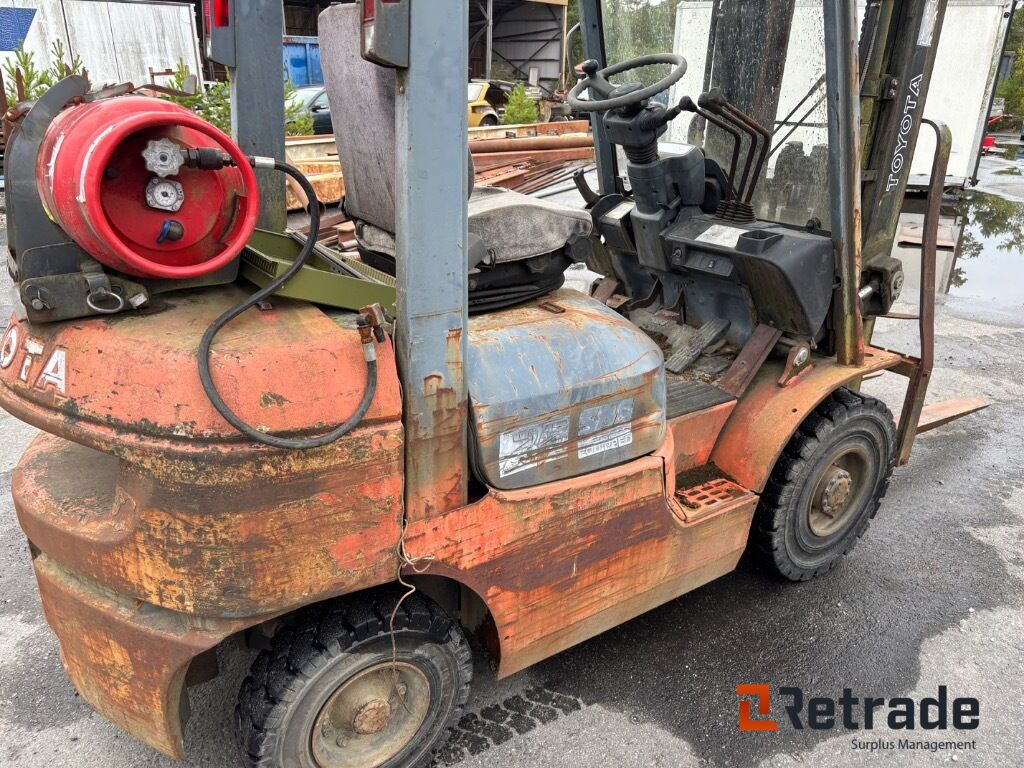 Toyota FGF 25 gass truck - Macchinario industriale: foto 5 Toyota FGF 25 gass truck - Macchinario industriale: foto 5