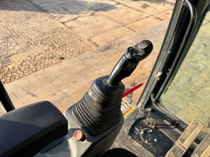 Escavatore cingolato Liebherr R946LC - Hammer Lines / Quick Coupler: foto 16