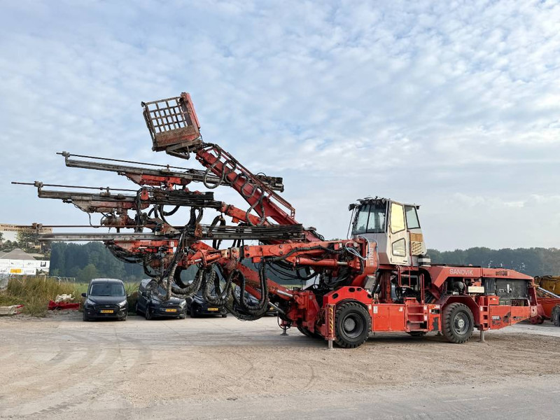 Sandvik DT1130-SC - 3x TB150 Drill Boom + Basket Boom - Perforatrice: foto 1 Sandvik DT1130-SC - 3x TB150 Drill Boom + Basket Boom - Perforatrice: foto 1