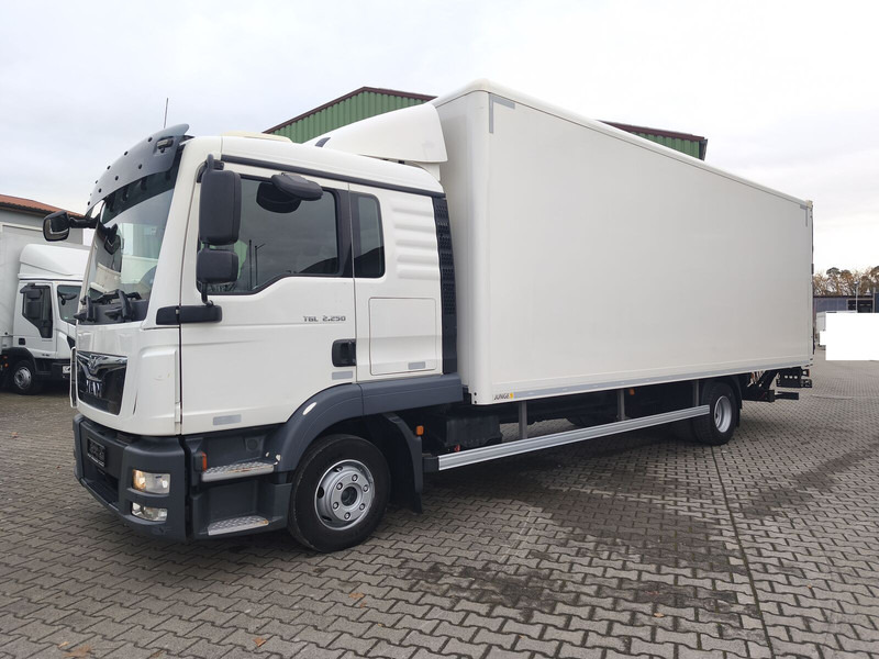 MAN TGL 12.250 Koffer Euro 6 4x2 LBW AHK (33) - Autocarro furgonato: foto 2 MAN TGL 12.250 Koffer Euro 6 4x2 LBW AHK (33) - Autocarro furgonato: foto 2