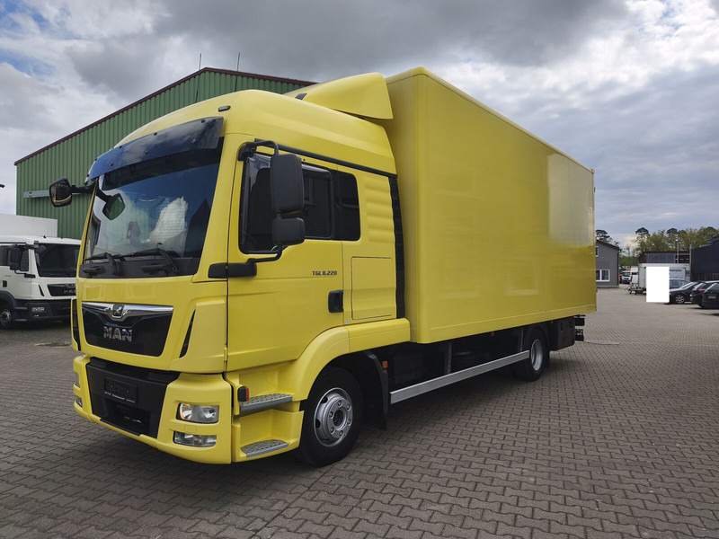 MAN TGL 8.220 Möbelkoffer 4x2 Euro 6 AHK Treppe (20) - Autocarro furgonato: foto 1 MAN TGL 8.220 Möbelkoffer 4x2 Euro 6 AHK Treppe (20) - Autocarro furgonato: foto 1