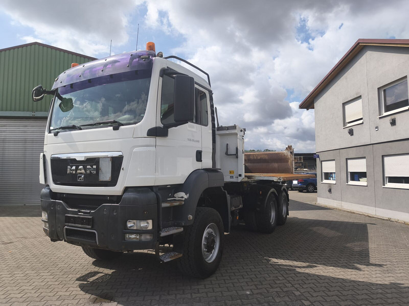 MAN TGS 26.400 6x6 GL Meiller Dreiseitenkipper Bordmatik Plane Euro - Autocarro ribaltabile: foto 1 MAN TGS 26.400 6x6 GL Meiller Dreiseitenkipper Bordmatik Plane Euro - Autocarro ribaltabile: foto 1