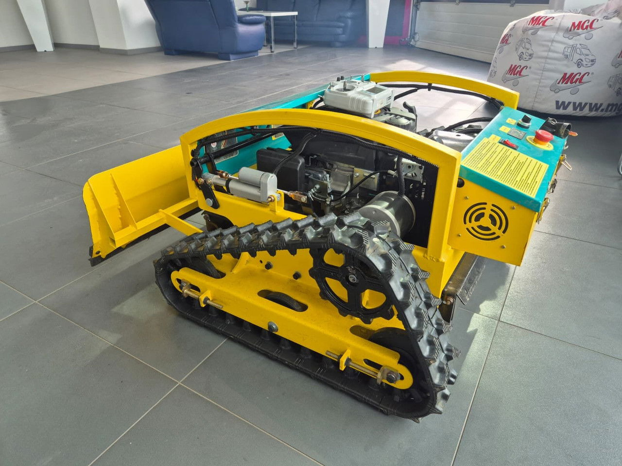 Diversen MP-M500PRO / Brand NEW / Remote Controller Mower / Snow Plow - Attrezzatura da giardino: foto 1 Diversen MP-M500PRO / Brand NEW / Remote Controller Mower / Snow Plow - Attrezzatura da giardino: foto 1