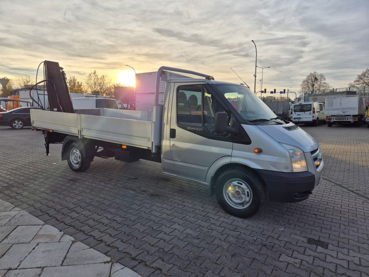 Ford Transit 350 2.4 TDCi / Very Strong Hiab / 1 Owner / Serviced - Furgone con cassone fisso: foto 5 Ford Transit 350 2.4 TDCi / Very Strong Hiab / 1 Owner / Serviced - Furgone con cassone fisso: foto 5