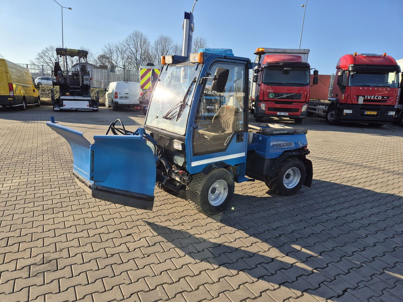 Holder C245 4WD / Tool carrier / Snow plow / PTO Front AN D Rear / 4X4 / - Trattore comunale: foto 1 Holder C245 4WD / Tool carrier / Snow plow / PTO Front AN D Rear / 4X4 / - Trattore comunale: foto 1