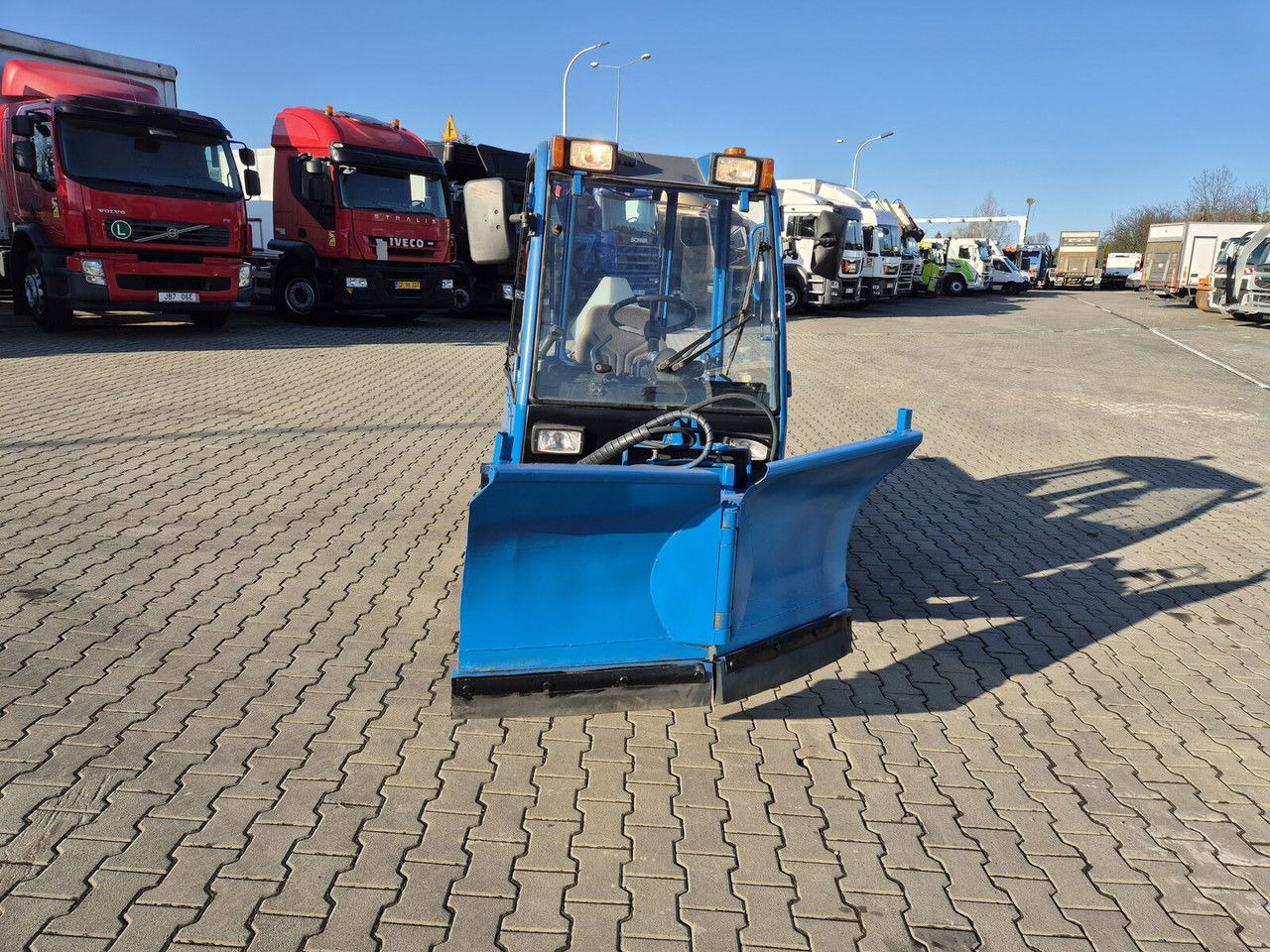 Holder C245 4WD / Tool carrier / Snow plow / PTO Front AN D Rear / 4X4 / - Trattore comunale: foto 4 Holder C245 4WD / Tool carrier / Snow plow / PTO Front AN D Rear / 4X4 / - Trattore comunale: foto 4