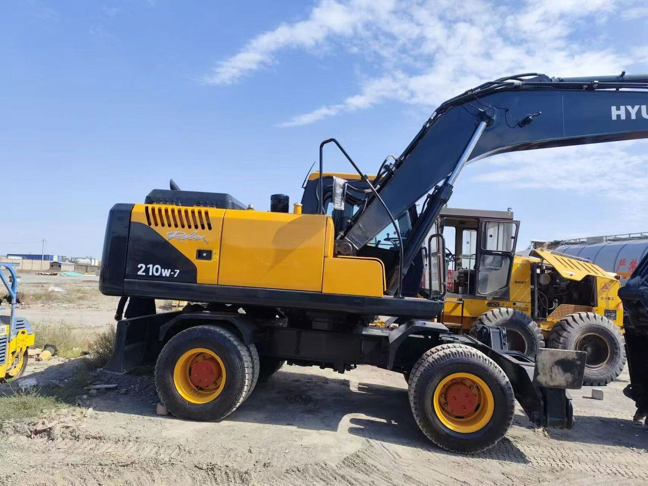 Hyundai R210-7 / Cummins / 1800MTH / Like NEW/20,5Tons/Sp R210-7 / Cummins / 1800MTH / Like NEW/20,5Tons/Special Ofert - Escavatore gommato: foto 1 Hyundai R210-7 / Cummins / 1800MTH / Like NEW/20,5Tons/Sp R210-7 / Cummins / 1800MTH / Like NEW/20,5Tons/Special Ofert - Escavatore gommato: foto 1