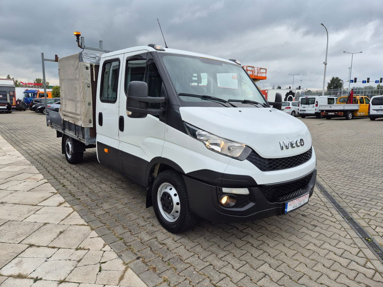 Iveco Daily 35 35S15 / Doka / 1 Owner / LOW KM / 7 Seats - Furgone con cassone fisso: foto 4 Iveco Daily 35 35S15 / Doka / 1 Owner / LOW KM / 7 Seats - Furgone con cassone fisso: foto 4