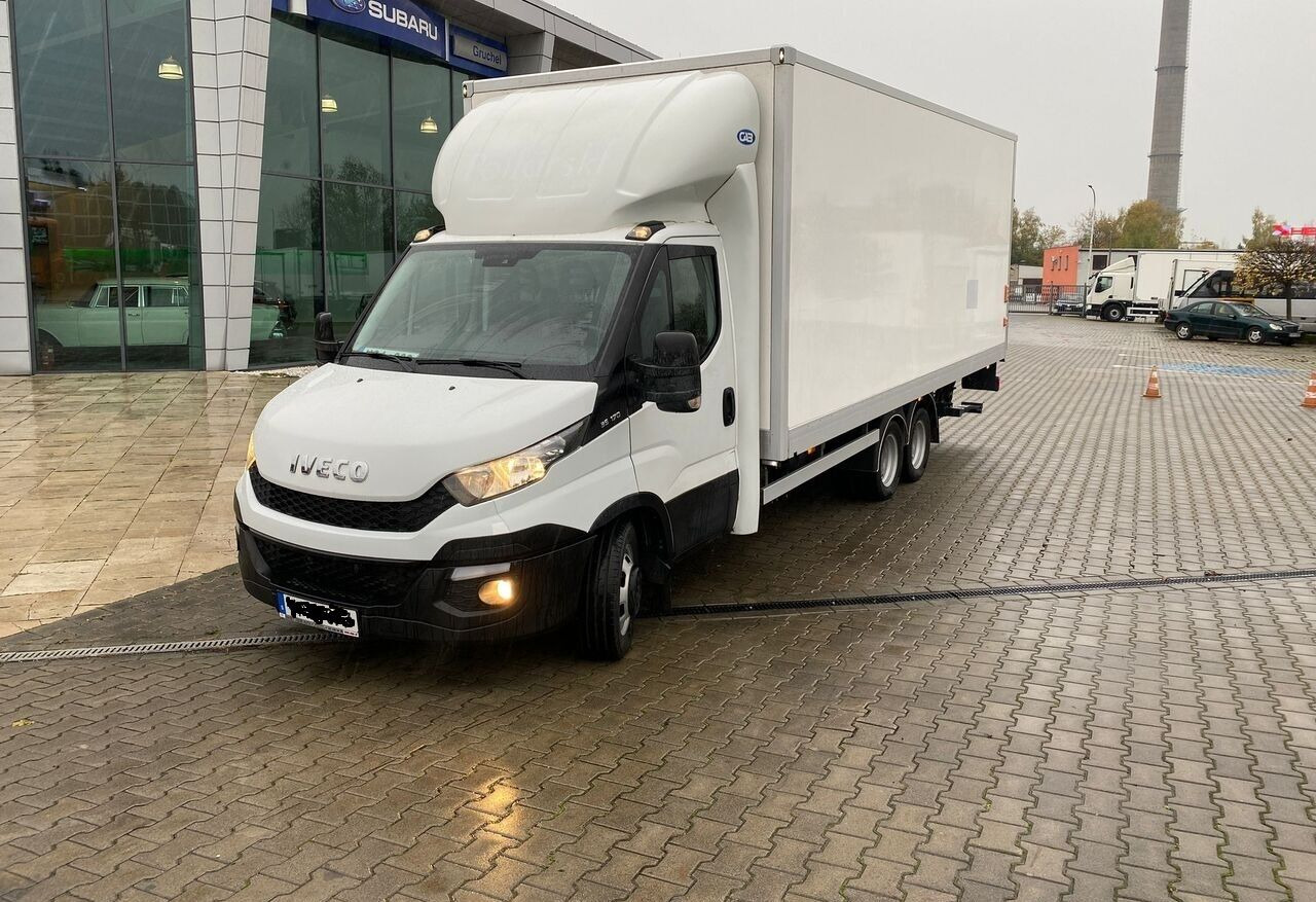 Iveco Daily 35C18 35C180 / Container / Veldhuizen Trailer / 3 Axes / KAT. B+ - Autocarro furgonato: foto 1 Iveco Daily 35C18 35C180 / Container / Veldhuizen Trailer / 3 Axes / KAT. B+ - Autocarro furgonato: foto 1