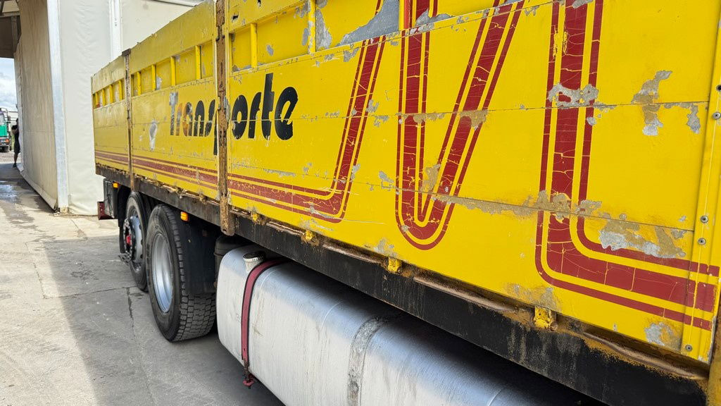 DAF XF 95.380 6X2 stake body - air condition - Autocarro con pianale/ Cassone fisso: foto 4 DAF XF 95.380 6X2 stake body - air condition - Autocarro con pianale/ Cassone fisso: foto 4