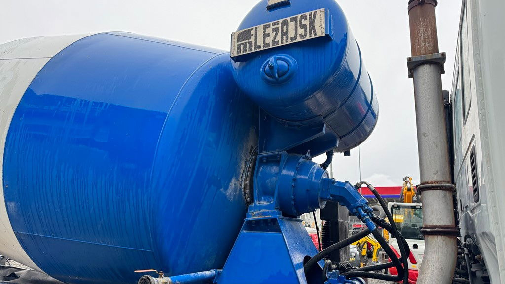 Iveco Trakker AD340TB45 8x4 mixer 9m3 - Autobetoniera: foto 5 Iveco Trakker AD340TB45 8x4 mixer 9m3 - Autobetoniera: foto 5