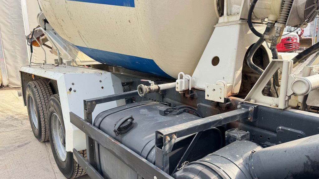 MAN FE 410A 6x4 mixer - 7m3 - euro 3 - Autobetoniera: foto 4 MAN FE 410A 6x4 mixer - 7m3 - euro 3 - Autobetoniera: foto 4