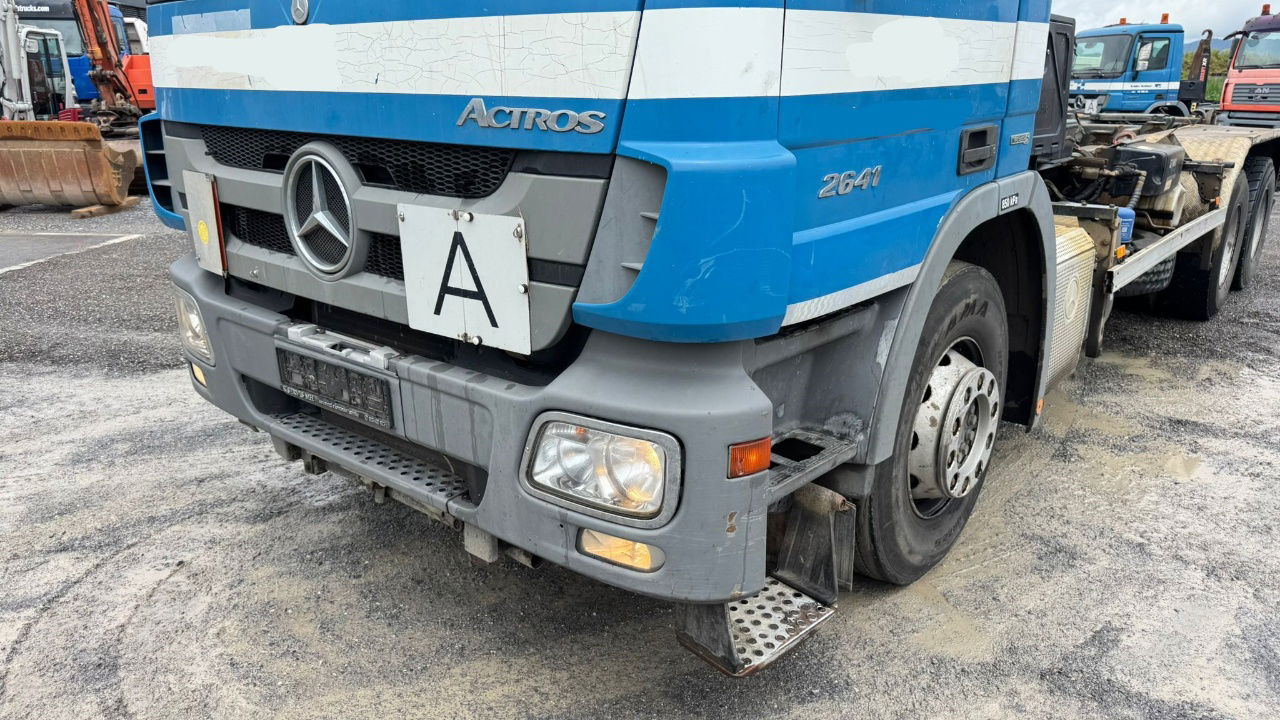 Mercedes-Benz Actros 2641 6x4 hiab abroll tipper - spring - Autocarro portacontainer/ Caisse interchangeable: foto 2 Mercedes-Benz Actros 2641 6x4 hiab abroll tipper - spring - Autocarro portacontainer/ Caisse interchangeable: foto 2