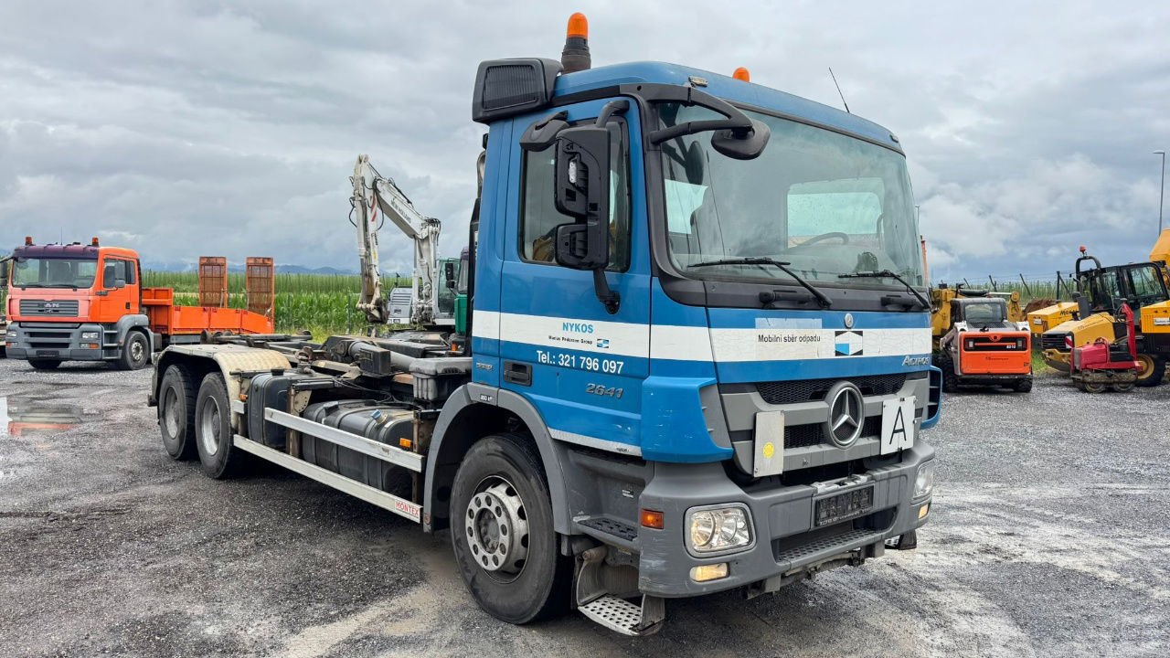 Mercedes-Benz Actros 2641 6x4 hiab abroll tipper - spring - Autocarro portacontainer/ Caisse interchangeable: foto 3 Mercedes-Benz Actros 2641 6x4 hiab abroll tipper - spring - Autocarro portacontainer/ Caisse interchangeable: foto 3