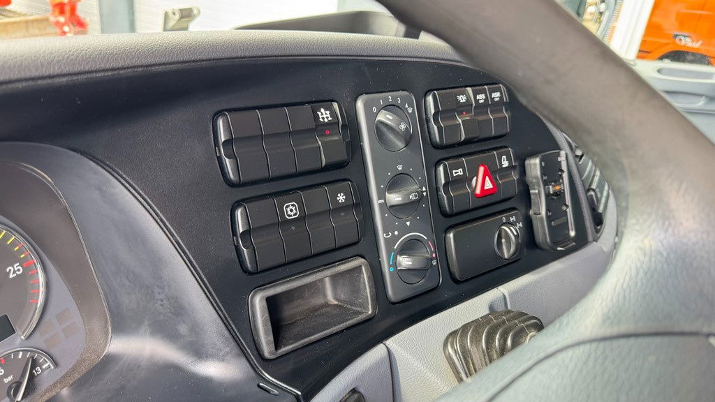 Autocarro ribaltabile Mercedes-Benz Actros 3346 K 6x4 bordmatic - 3 pedals: foto 30
