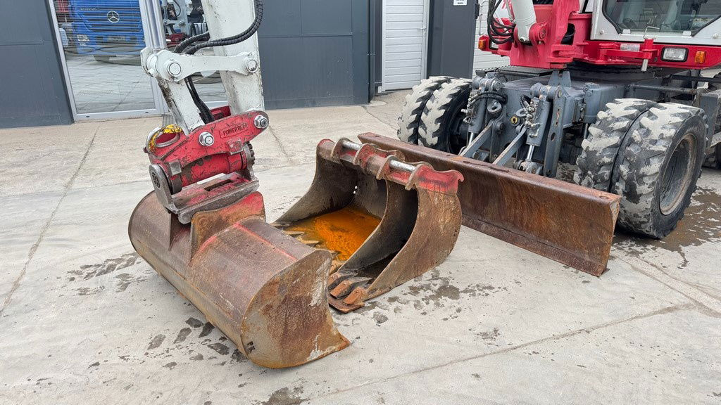 Takeuchi TB295W - 2014 Year - Powertilt - 3X Buckets - Escavatore gommato: foto 5 Takeuchi TB295W - 2014 Year - Powertilt - 3X Buckets - Escavatore gommato: foto 5