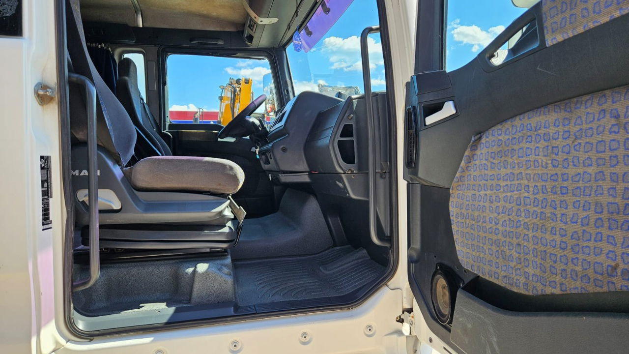 Leasing di  MAN TGA 18.413 4X2 tractor unit MAN TGA 18.413 4X2 tractor unit: foto 24