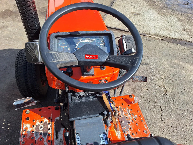 Kubota B2150 - Trattore elettrico: foto 5 Kubota B2150 - Trattore elettrico: foto 5