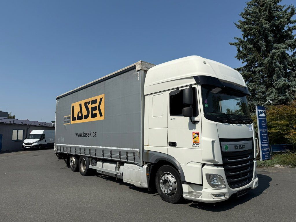 DAF XF440 EURO 6 6x2 + Agrikom - Camion centinato: foto 2 DAF XF440 EURO 6 6x2 + Agrikom - Camion centinato: foto 2