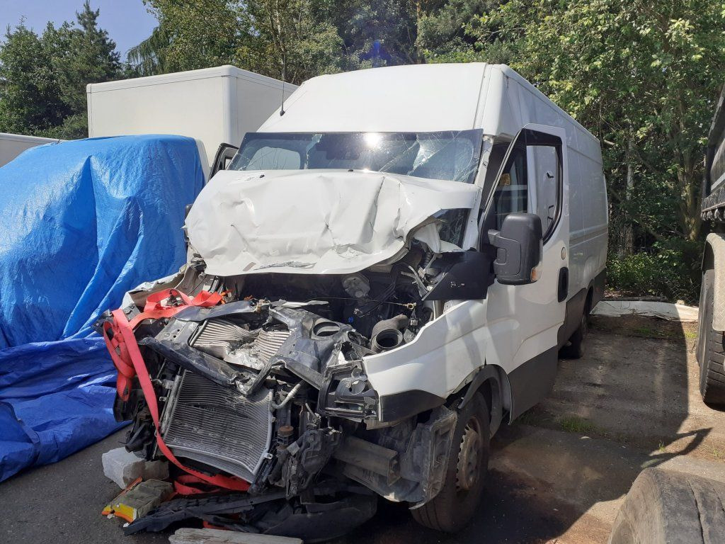 Iveco Daily 35S16 maxi Damaged - Furgone chiuso: foto 2 Iveco Daily 35S16 maxi Damaged - Furgone chiuso: foto 2