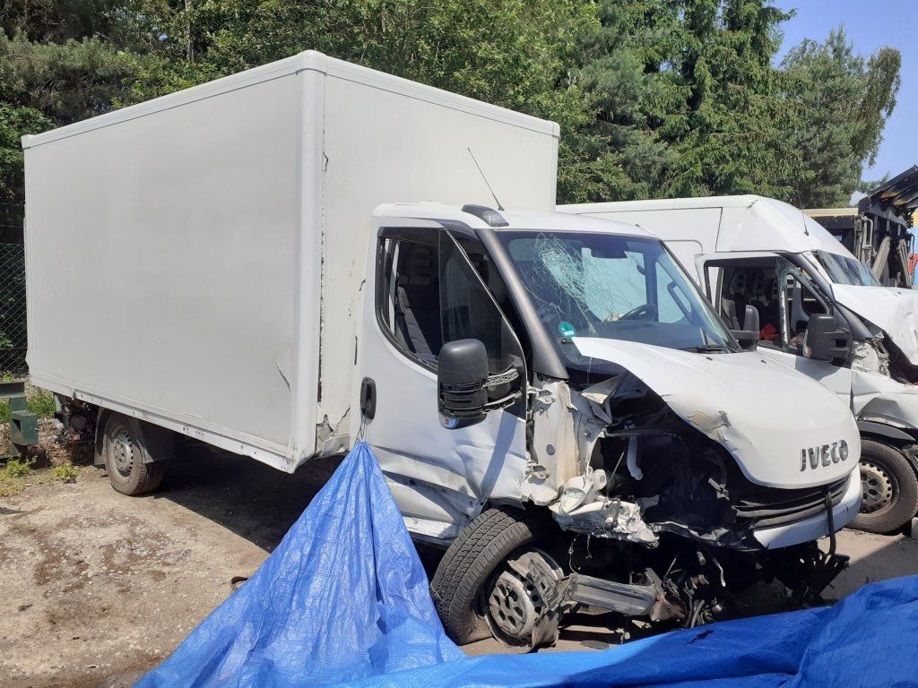 Iveco Daily 35S16 mit LBW DAMAGED - Furgone box: foto 1 Iveco Daily 35S16 mit LBW DAMAGED - Furgone box: foto 1
