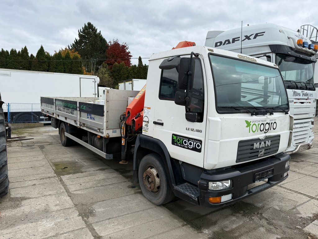 MAN 12.185 EURO 3 Kran UNBEWEGLICH - Camion con gru: foto 2 MAN 12.185 EURO 3 Kran UNBEWEGLICH - Camion con gru: foto 2