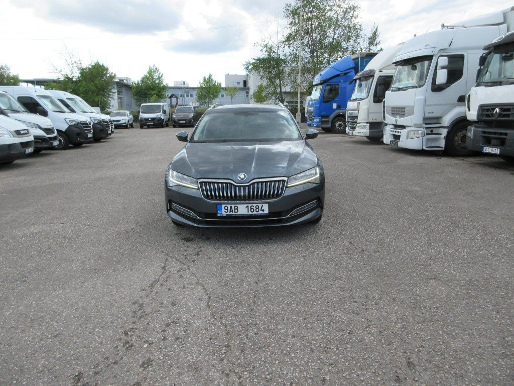 Skoda 2.0 Tdi Style - Station wagon: foto 4 Skoda 2.0 Tdi Style - Station wagon: foto 4