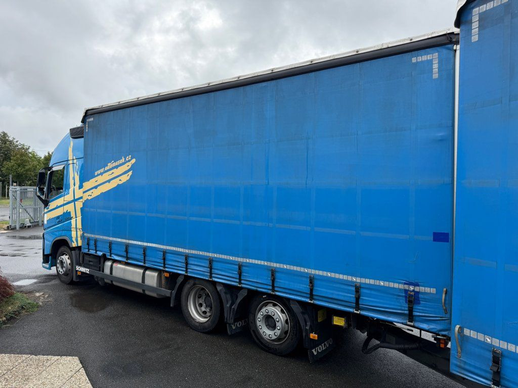 Volvo FH500 6x2 Euro 6 + Schmitz - Camion centinato: foto 4 Volvo FH500 6x2 Euro 6 + Schmitz - Camion centinato: foto 4