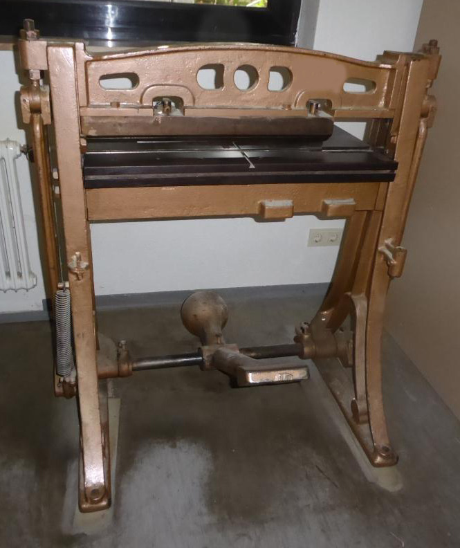 Krause heavy cardboard upsetting and bending machine cardboard creasing machine - Macchina da stampa: foto 1 Krause heavy cardboard upsetting and bending machine cardboard creasing machine - Macchina da stampa: foto 1