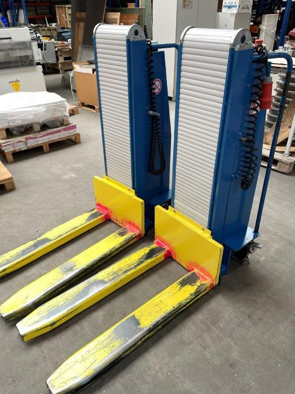 Two electric pallet lifters Butler 1200 - Transpallet: foto 1 Two electric pallet lifters Butler 1200 - Transpallet: foto 1