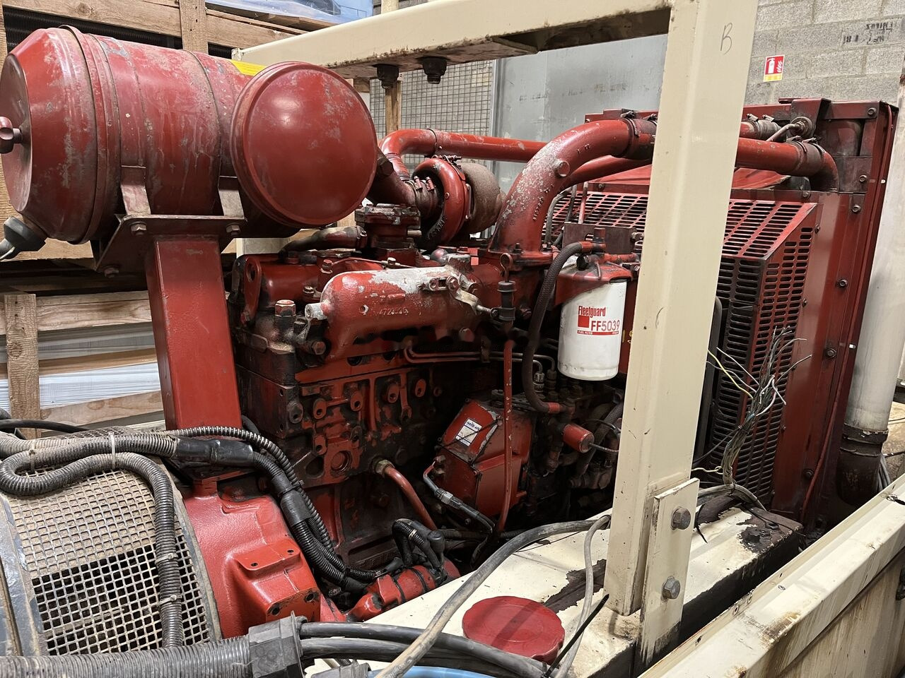 IVECO 240 kVa 8361 SRI - Gruppo elettrogeno: foto 2 IVECO 240 kVa 8361 SRI - Gruppo elettrogeno: foto 2
