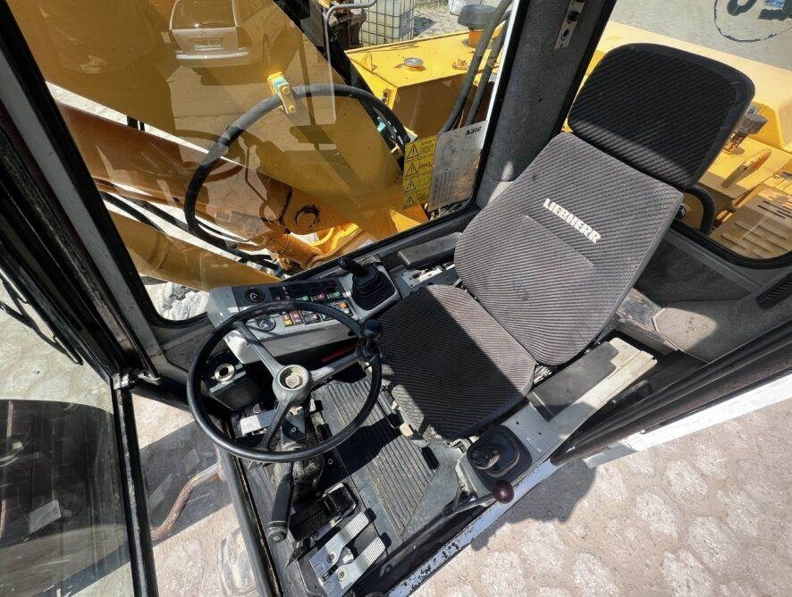 Escavatore gommato Liebherr A316: foto 9