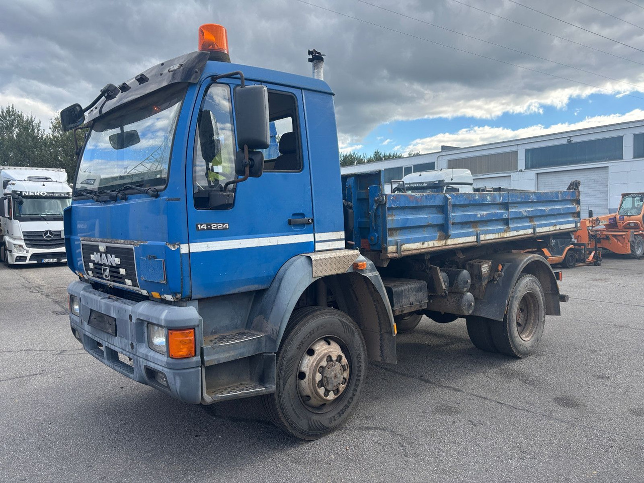 MAN 14.224 12.220 4x4 Meiller 3 Seitenkipper - Autocarro ribaltabile: foto 2 MAN 14.224 12.220 4x4 Meiller 3 Seitenkipper - Autocarro ribaltabile: foto 2