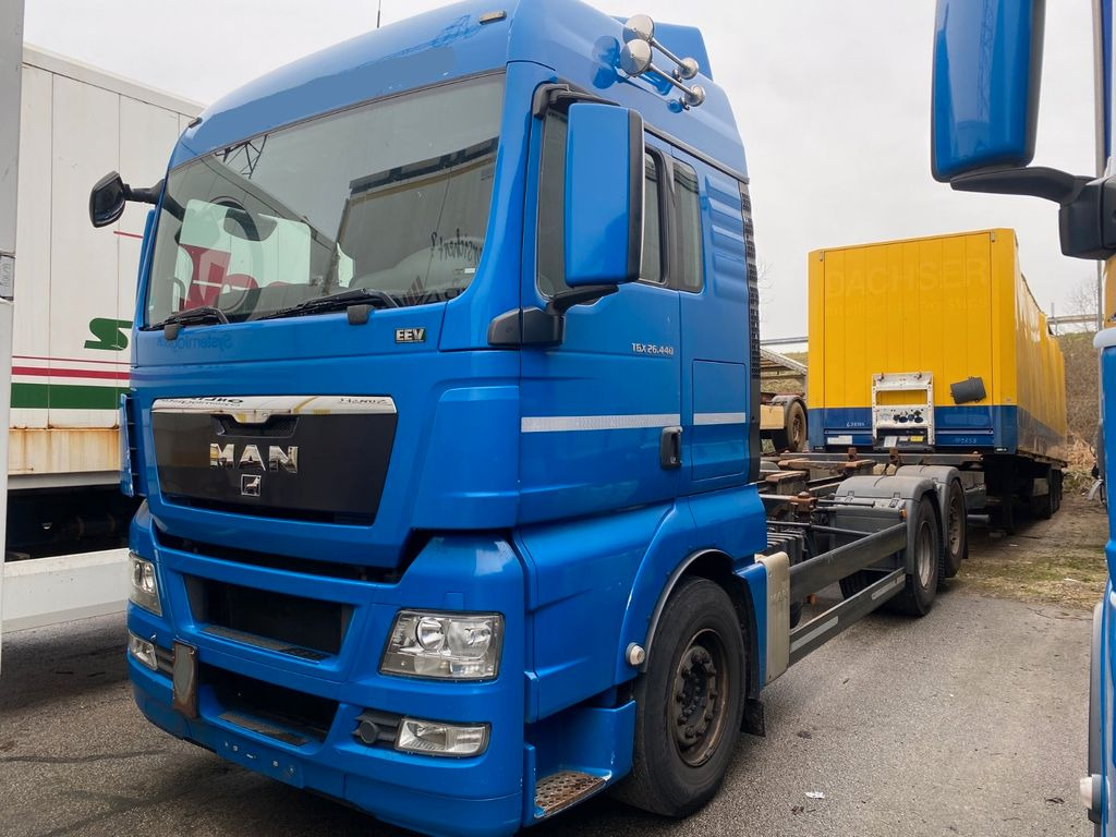 MAN TGX 26.440 EEV /Retarder/Lift/StandHei/2 Stück - Autocarro portacontainer/ Caisse interchangeable: foto 1 MAN TGX 26.440 EEV /Retarder/Lift/StandHei/2 Stück - Autocarro portacontainer/ Caisse interchangeable: foto 1