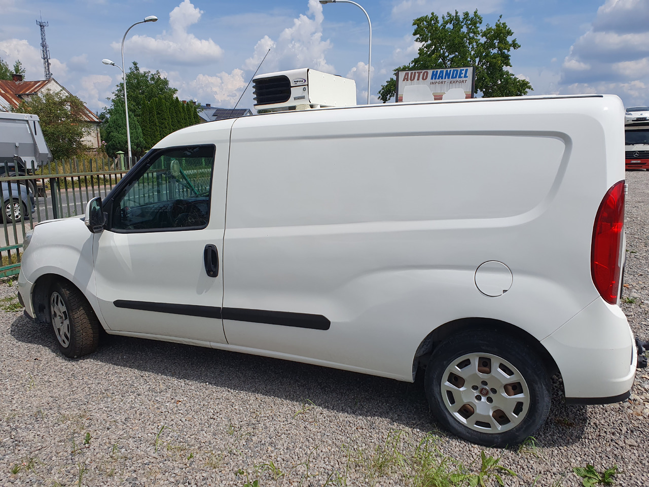 FIAT DOBLO LONG CHLODNIA carrier KLIMA EURO6 - Furgone frigo: foto 4 FIAT DOBLO LONG CHLODNIA carrier KLIMA EURO6 - Furgone frigo: foto 4