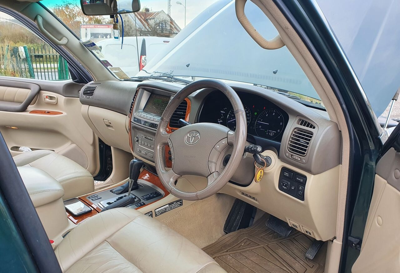 Toyota LAND CRUISER 100 4,2 TD KLIMA 7 OSOB - Autovettura: foto 2 Toyota LAND CRUISER 100 4,2 TD KLIMA 7 OSOB - Autovettura: foto 2