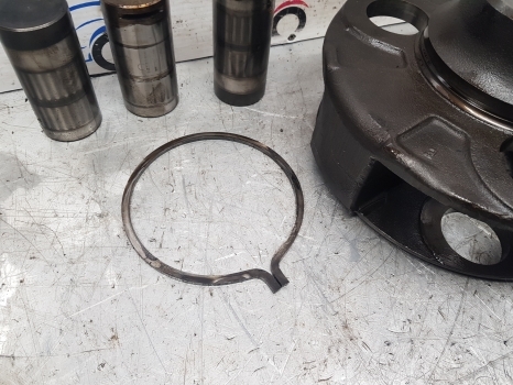 Claas Renault Ares 600 Ser Rx, Rz, Atz 696 Rear Axle Planet Carrier 6005019446 - Asse posteriore per Trattore: foto 3 Claas Renault Ares 600 Ser Rx, Rz, Atz 696 Rear Axle Planet Carrier 6005019446 - Asse posteriore per Trattore: foto 3