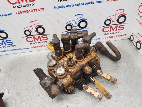 Ford 655, 655a, 550, 555, 555a Digger Loader Control Hydraulic Valve Complete - Valvola idraulica per Terna: foto 1 Ford 655, 655a, 550, 555, 555a Digger Loader Control Hydraulic Valve Complete - Valvola idraulica per Terna: foto 1