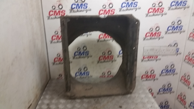 Ford 6710, 7710 Radiator Cowling E5nn8146ba, E5nn8146da - Sistema di raffreddamento per Trattore: foto 3 Ford 6710, 7710 Radiator Cowling E5nn8146ba, E5nn8146da - Sistema di raffreddamento per Trattore: foto 3